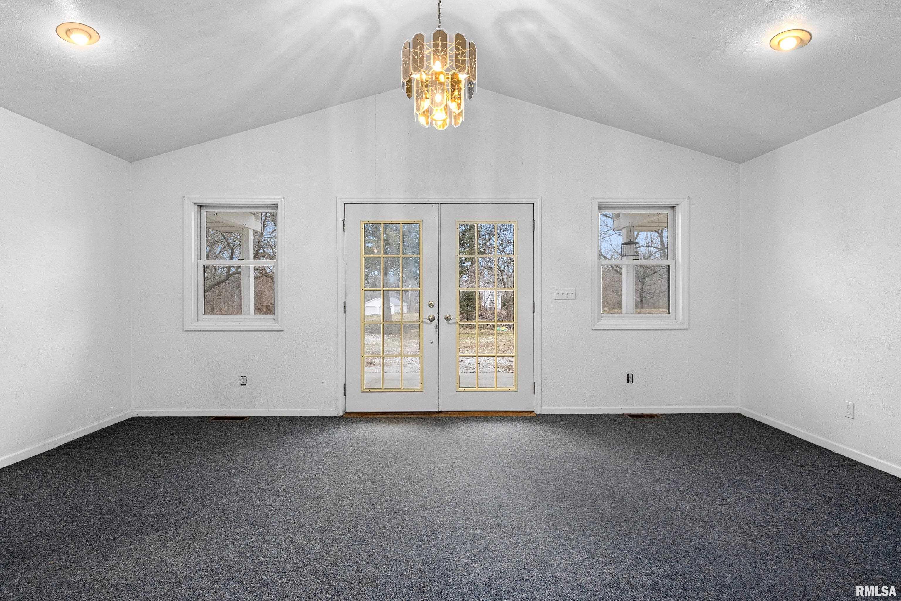 6921 West Lancaster Road Peoria, IL 61607 - Photo 6 of 70