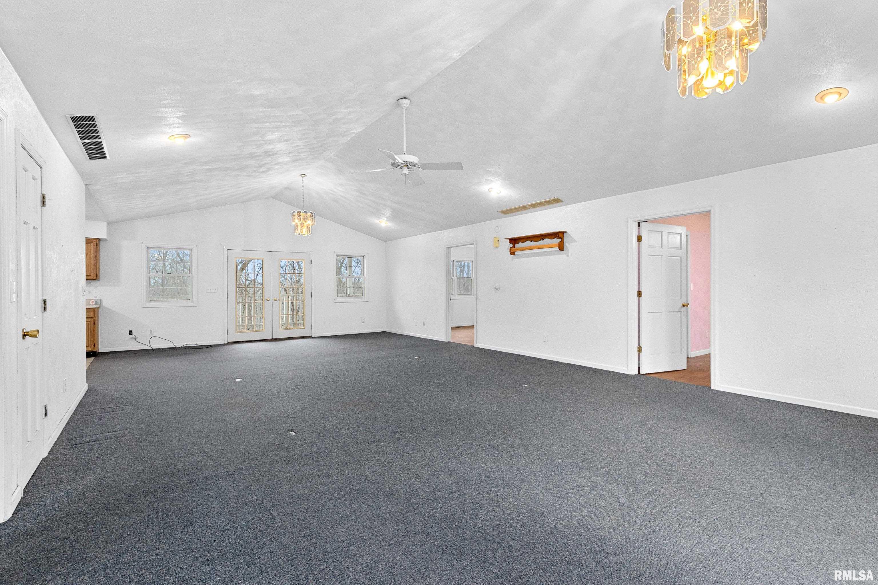 6921 West Lancaster Road Peoria, IL 61607 - Photo 8 of 70