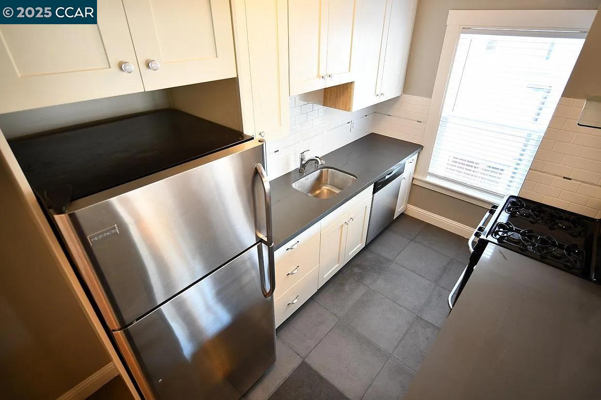 3040 Telegraph Avenue, Unit 6 Berkeley, CA 94705 - Photo 4 of 9 a view of an empty room and a window