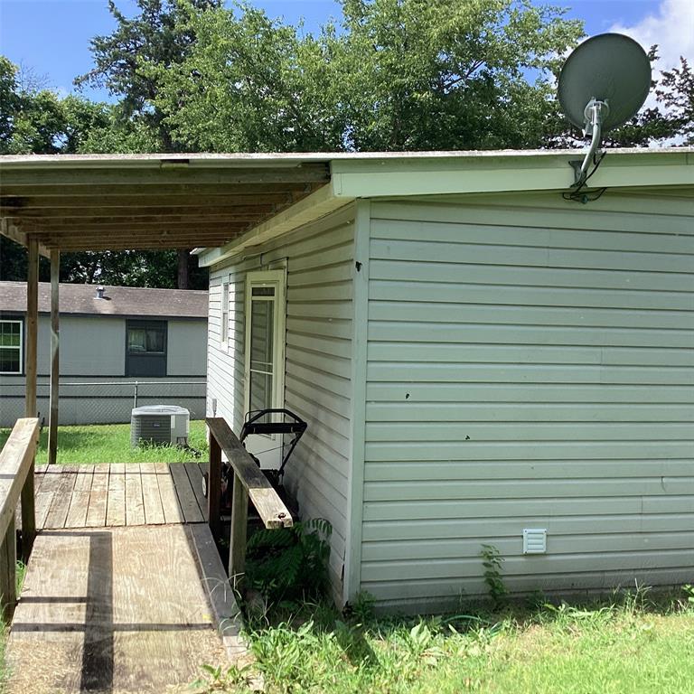 1506 South Travis Street Denison, TX 75021 - Photo 6 of 22 Back covered area