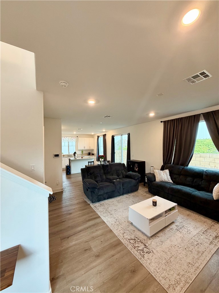 364 Castaic Way Rialto, CA 92377 - Photo 10 of 73