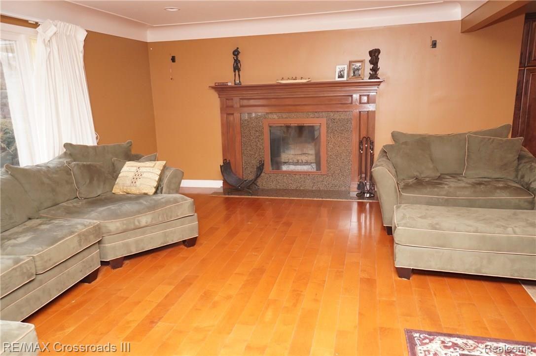 15487 Haggerty Road Belleville, MI 48111 - Photo 22 of 82 Living Room2