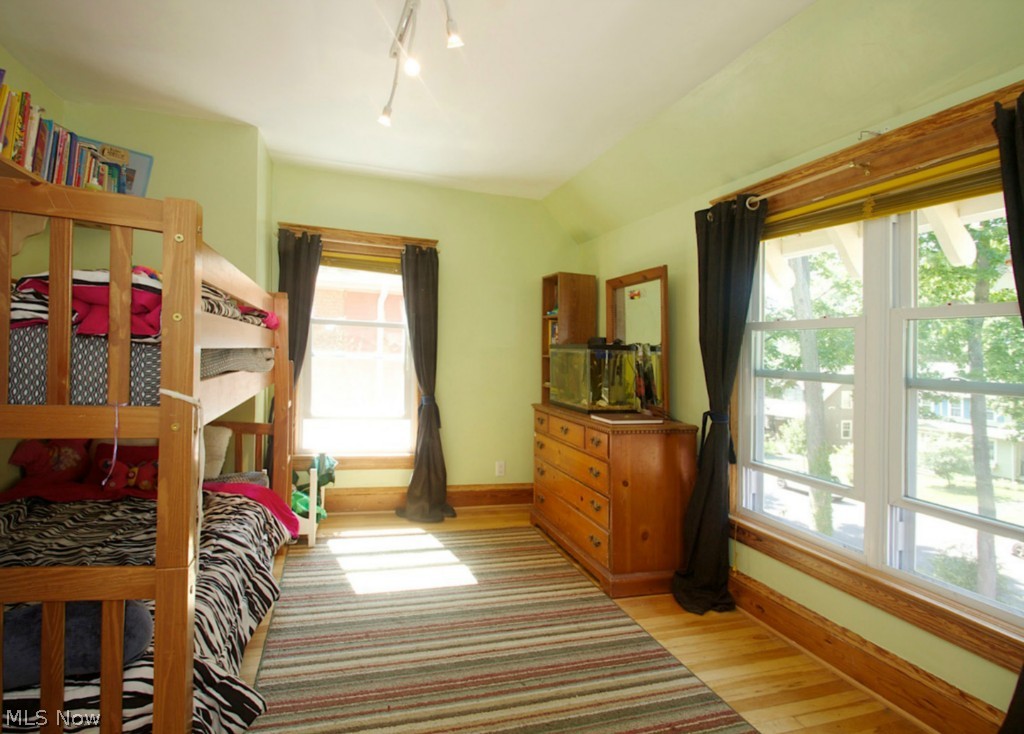 3198 Oak Road Cleveland, OH 44118 - Photo 15 of 25