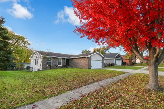 $384,000 | 10615 Mathew Street, Huntley, IL 60142