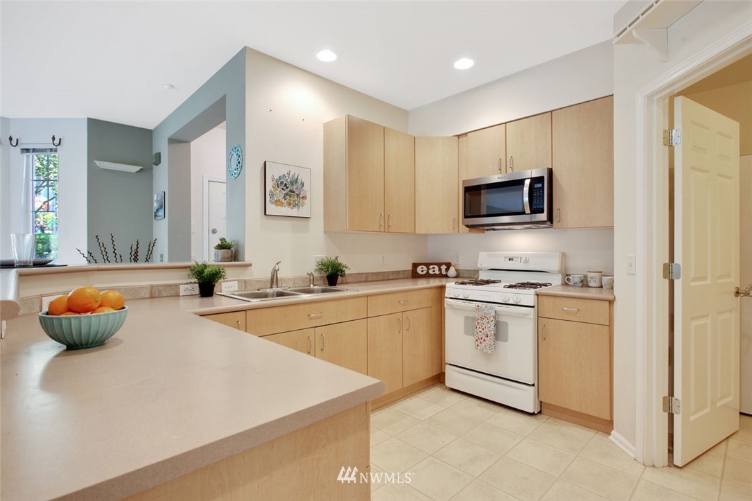 5025 Davis Place South, Unit F Renton, WA 98055 - Photo 8 of 25