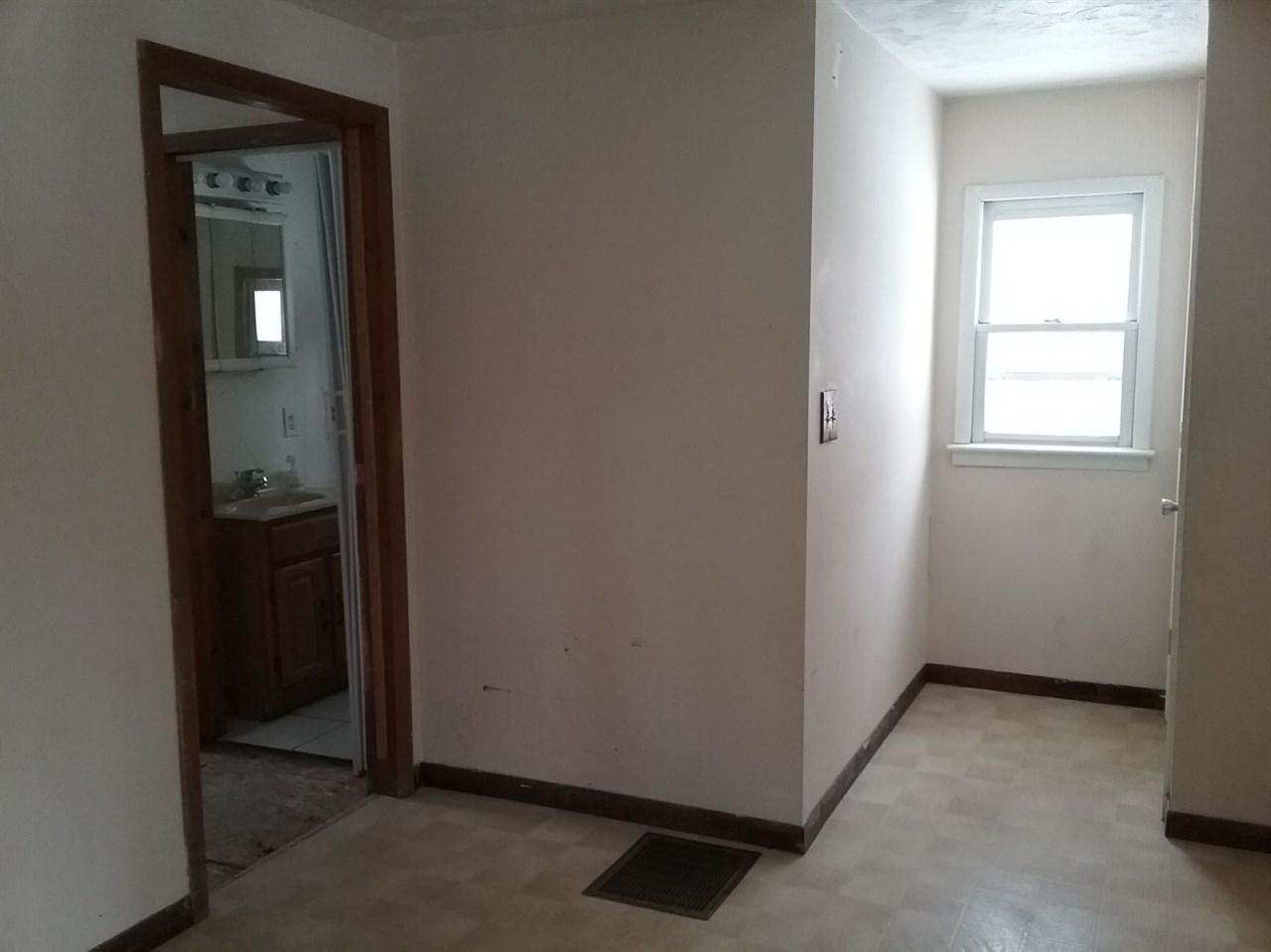 2120 Lois Road Harrison, MI 48625 - Photo 12 of 39 1874103-11.JPG