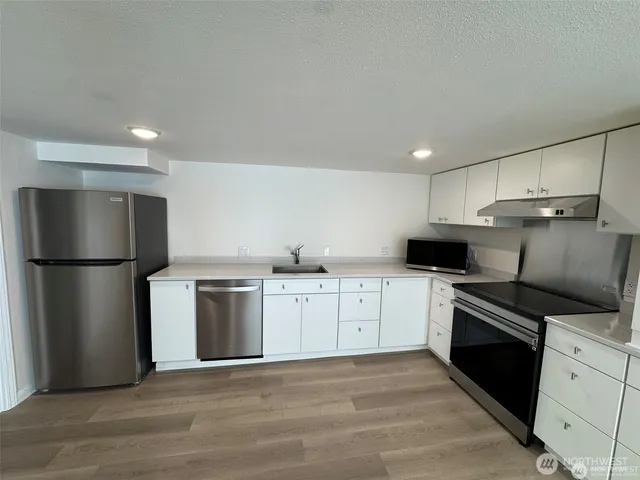 $1,650 | 10503 23rd Avenue Northeast, Unit B, Seattle, WA 98125
