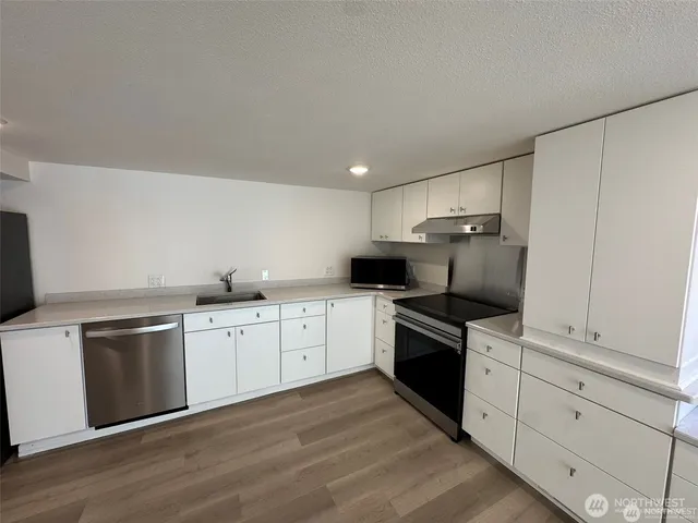 $1,650 | 10503 23rd Avenue Northeast, Unit B, Seattle, WA 98125