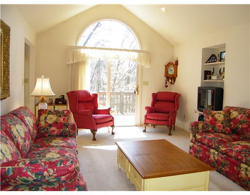 2536 Wickline Road Gibsonia, PA 15044 - Photo 3 of 18 Living Room.