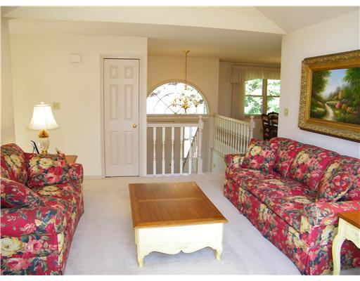 2536 Wickline Road Gibsonia, PA 15044 - Photo 4 of 18 Living Room.