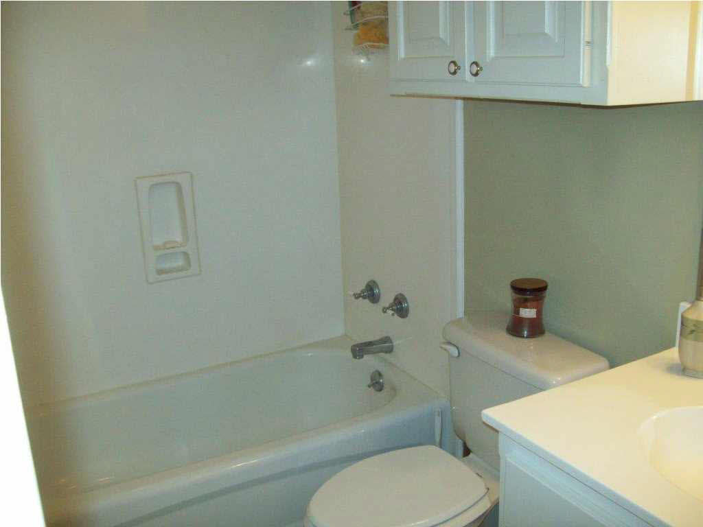 303 River Ridge Cove Brandon, MS 39047 - Photo 13 of 26 Guest Bathroom