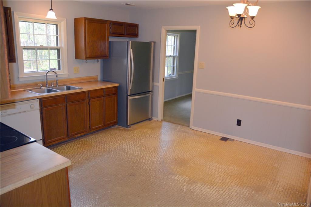 8700 Houston Ridge Road Charlotte, NC 28277 - Photo 10 of 22 a kitchen with stainless steel appliances a refrigerator and a sink