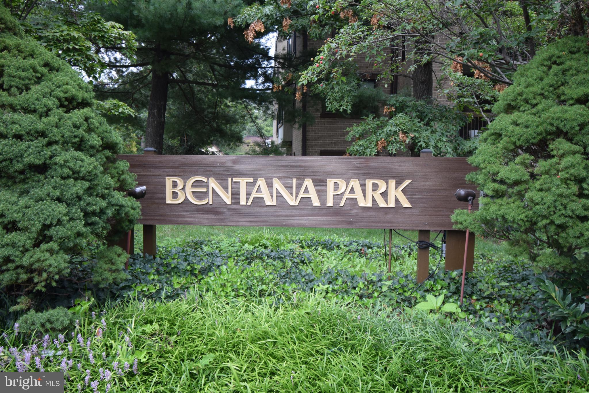 1641 Parkcrest Circle, Unit 101 Reston, VA 20190 - Photo 19 of 37 Bentanna Park Sign