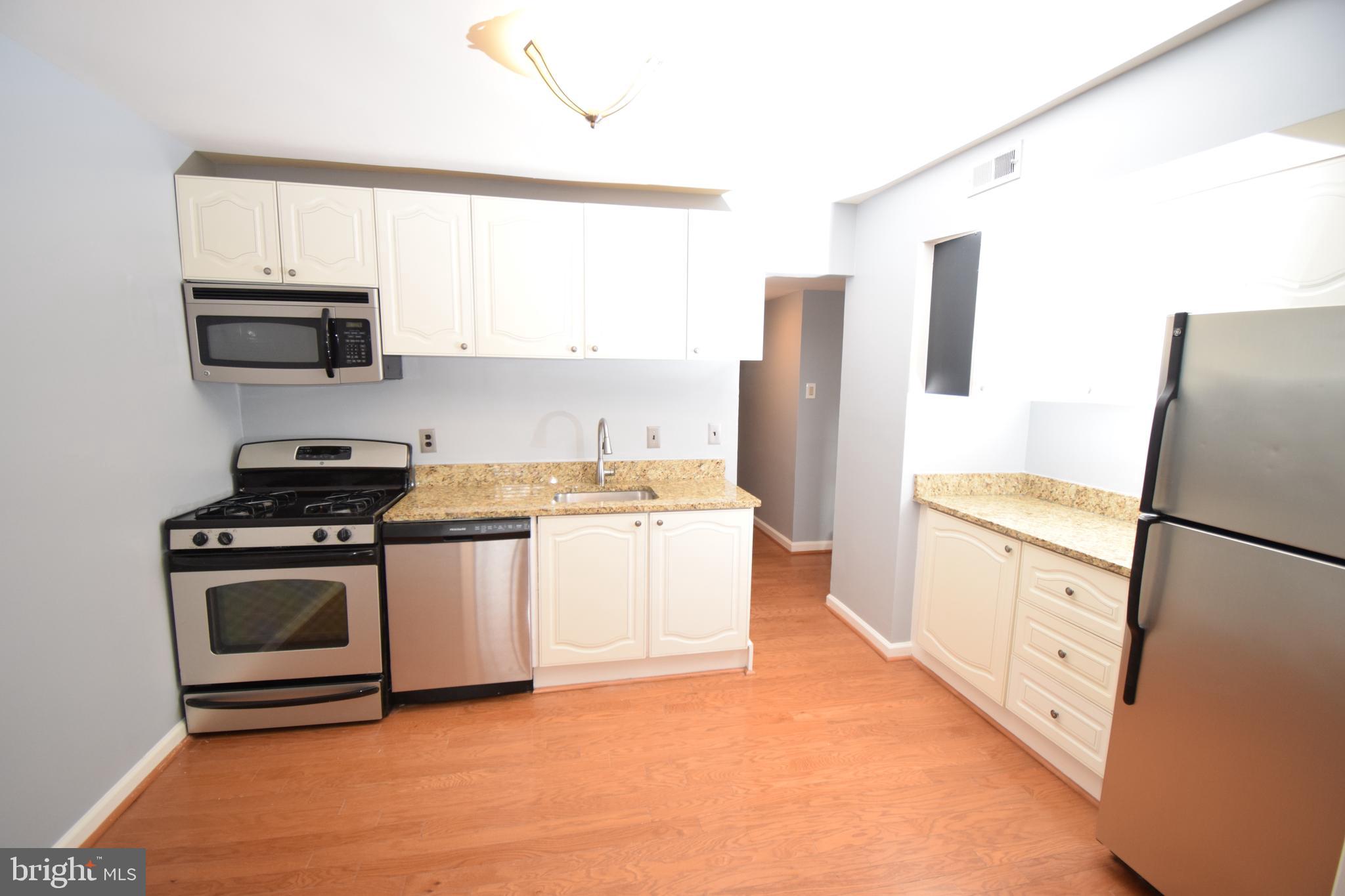 1641 Parkcrest Circle, Unit 101 Reston, VA 20190 - Photo 7 of 37 Kitchen