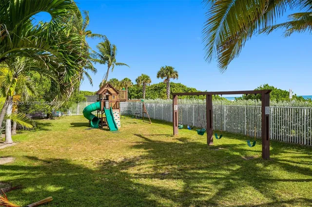 a view of a yard with a tree
