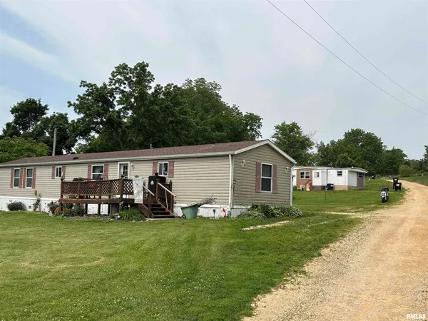 a view of a house with backyard
