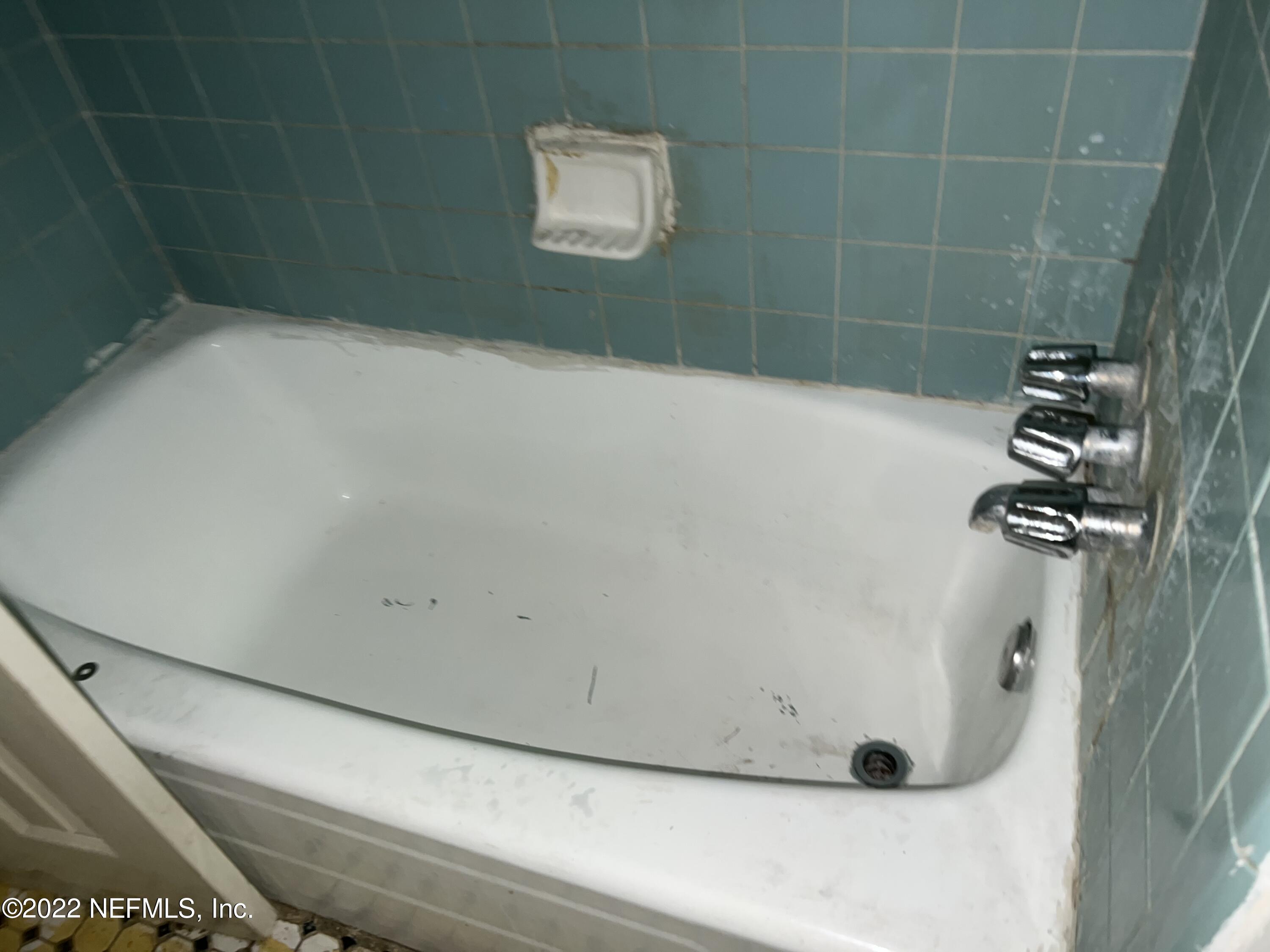 4423 Moncrief Road Jacksonville, FL 32209 - Photo 22 of 47 a bathroom with a bathtub