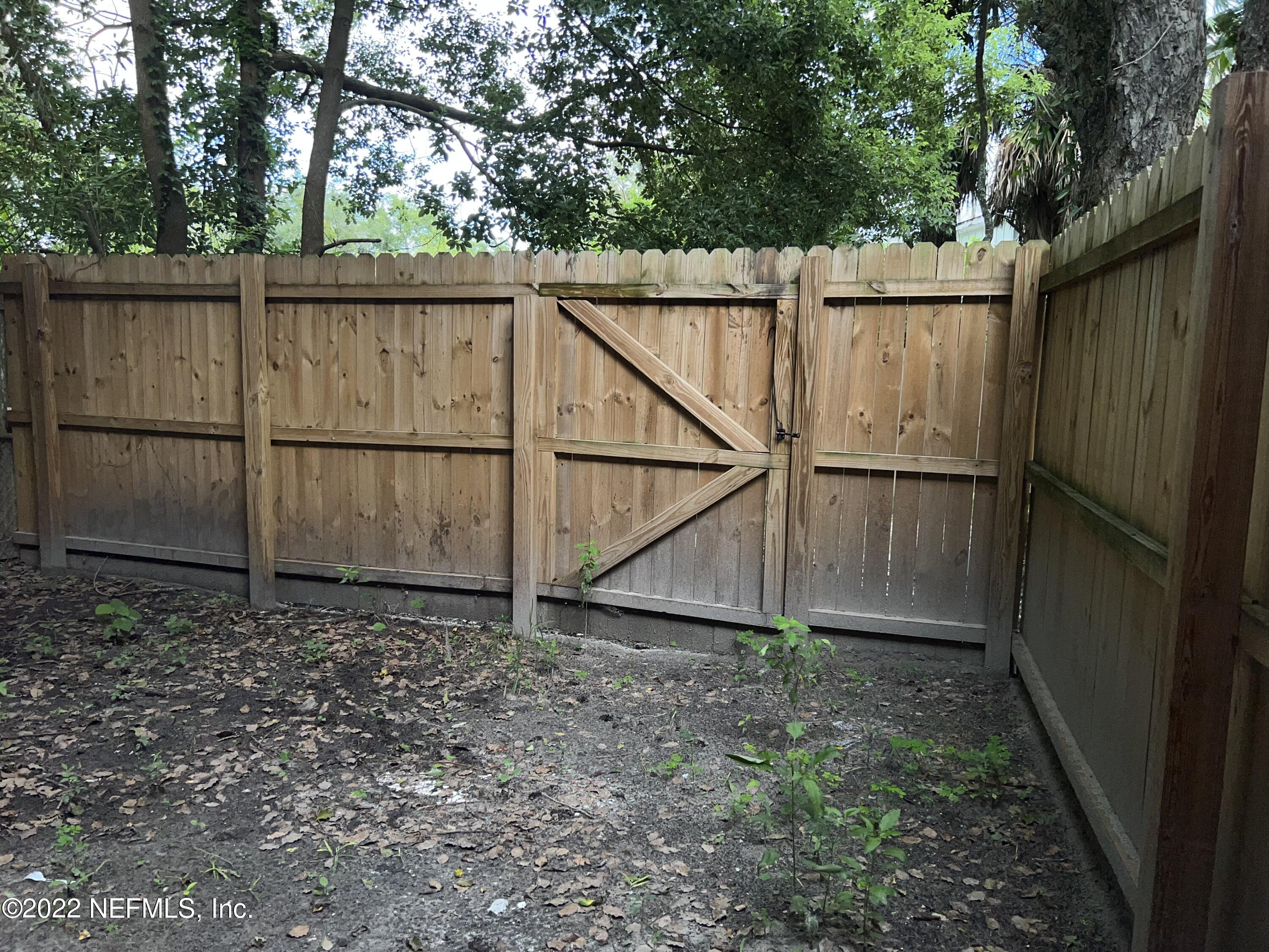 4423 Moncrief Road Jacksonville, FL 32209 - Photo 43 of 47 a backyard of a house with lots of green space