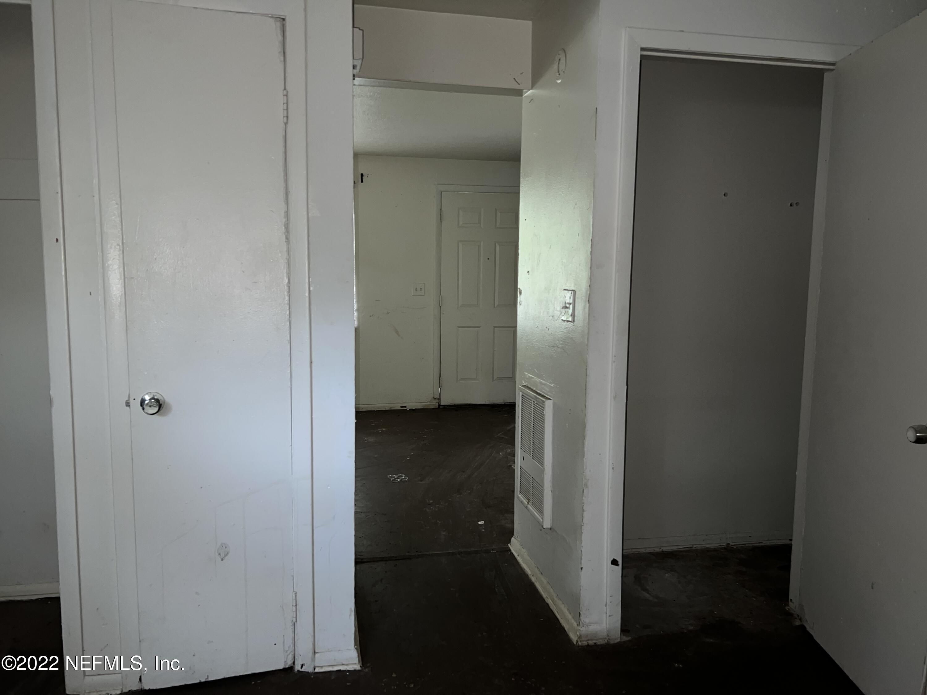 4423 Moncrief Road Jacksonville, FL 32209 - Photo 10 of 47 a view of a bathroom