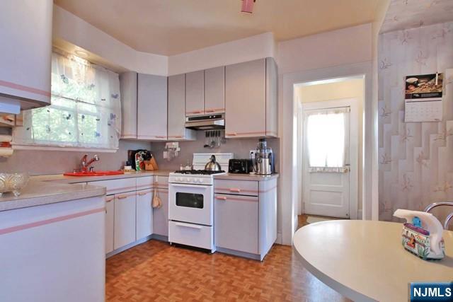 333 Henry Street Hasbrouck Heights, NJ 07604 - Photo 9 of 27