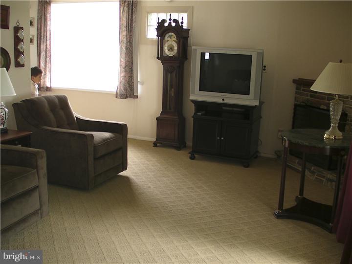 516 Ramsey Road Oreland, PA 19075 - Photo 2 of 12 Living Room