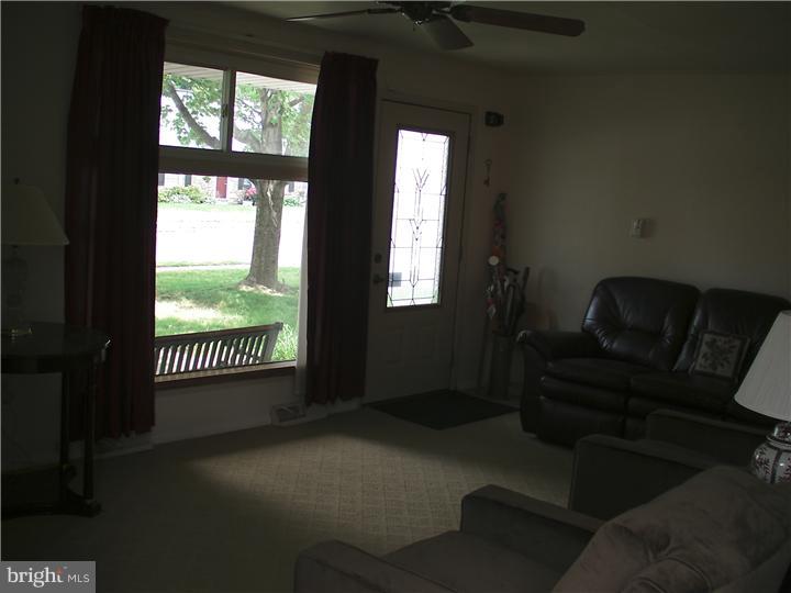 516 Ramsey Road Oreland, PA 19075 - Photo 3 of 12 Living Room