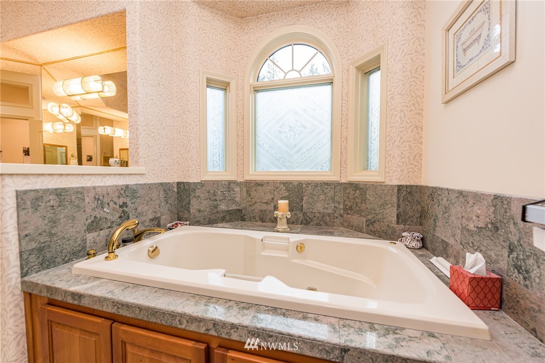 53 Quails Roost Road Sequim, WA 98382 - Photo 25 of 40 a bathroom with bathtub and window