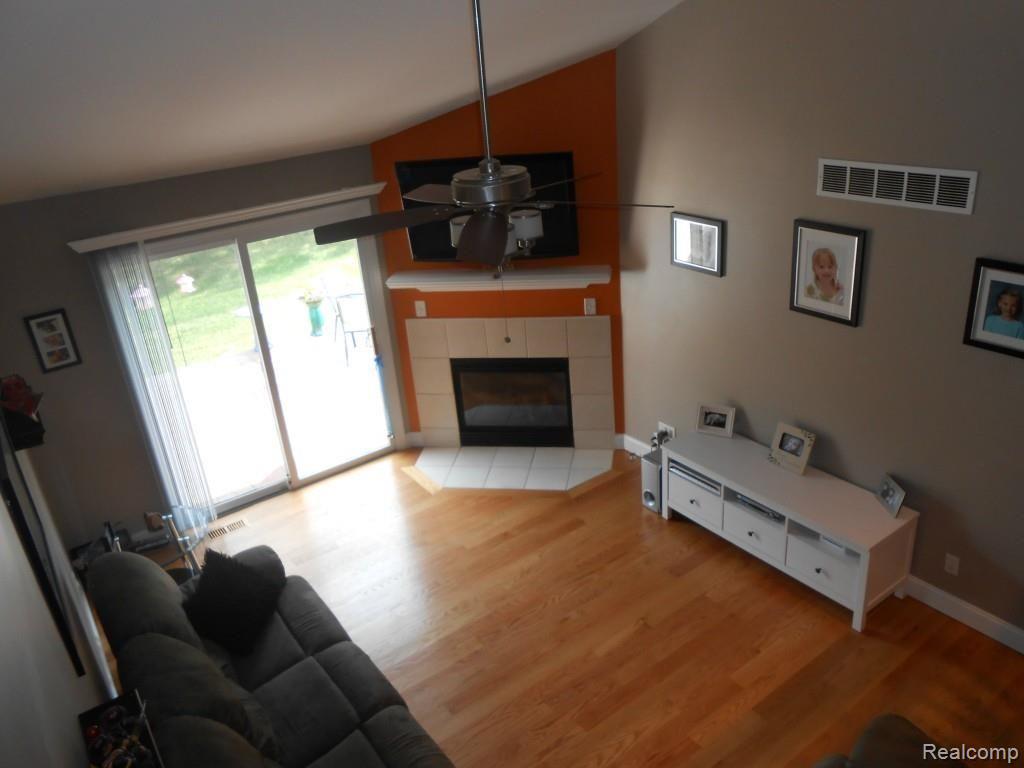 16710 Country Ridge Lane Macomb, MI 48044 - Photo 18 of 24 DSCN0746.jpg