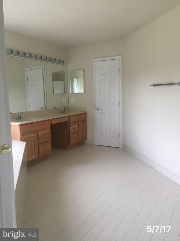 5340 Antioch Road Haymarket, VA 20169 - Photo 14 of 30 Bath (Master)