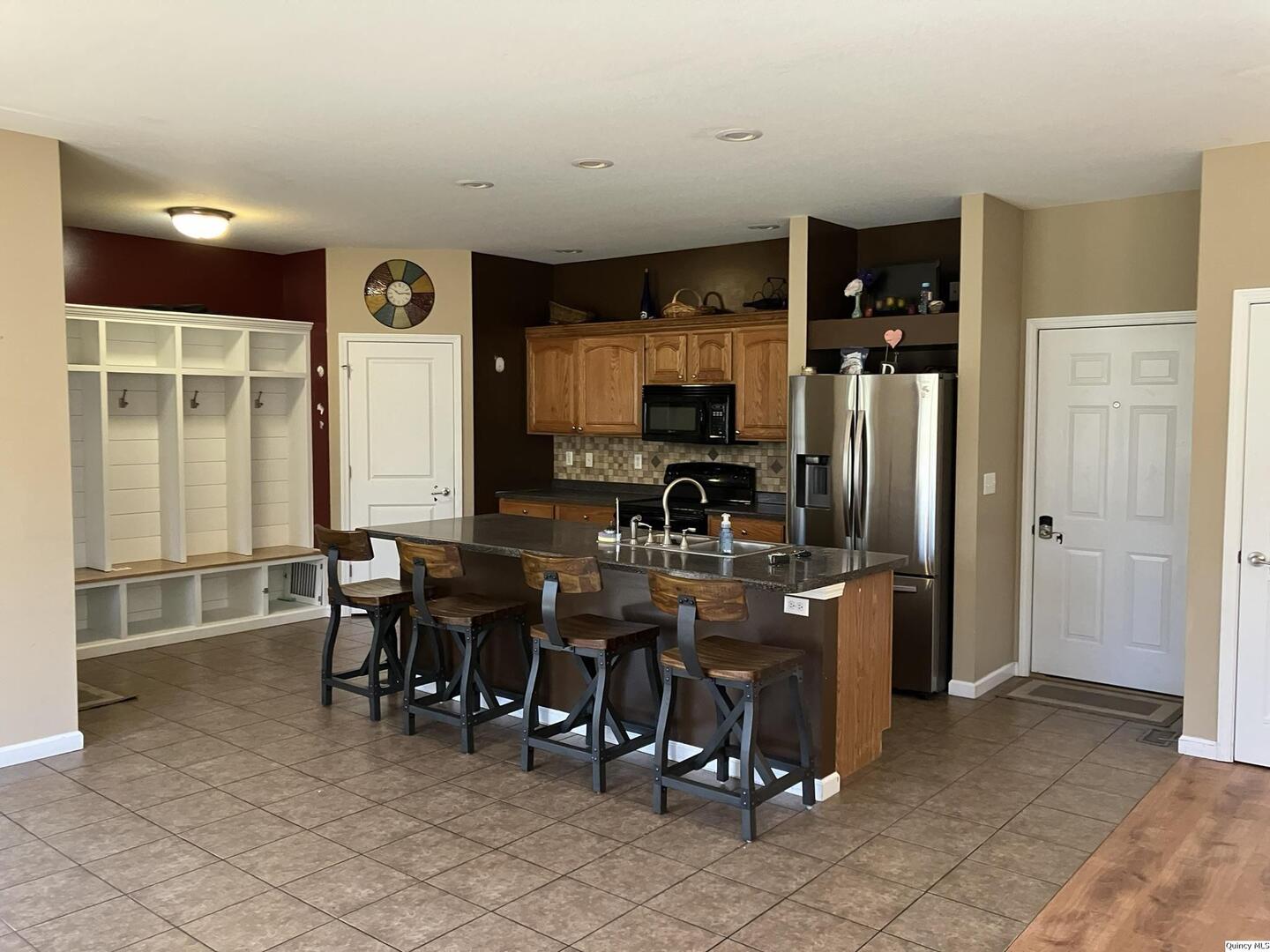 805 Brookfield Road Quincy, IL 62305 - Photo 4 of 28 Gallery Image 4
