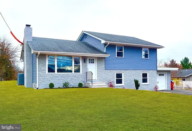 $425,000 | 1370 Kauffman Road, Pottstown, PA 19464