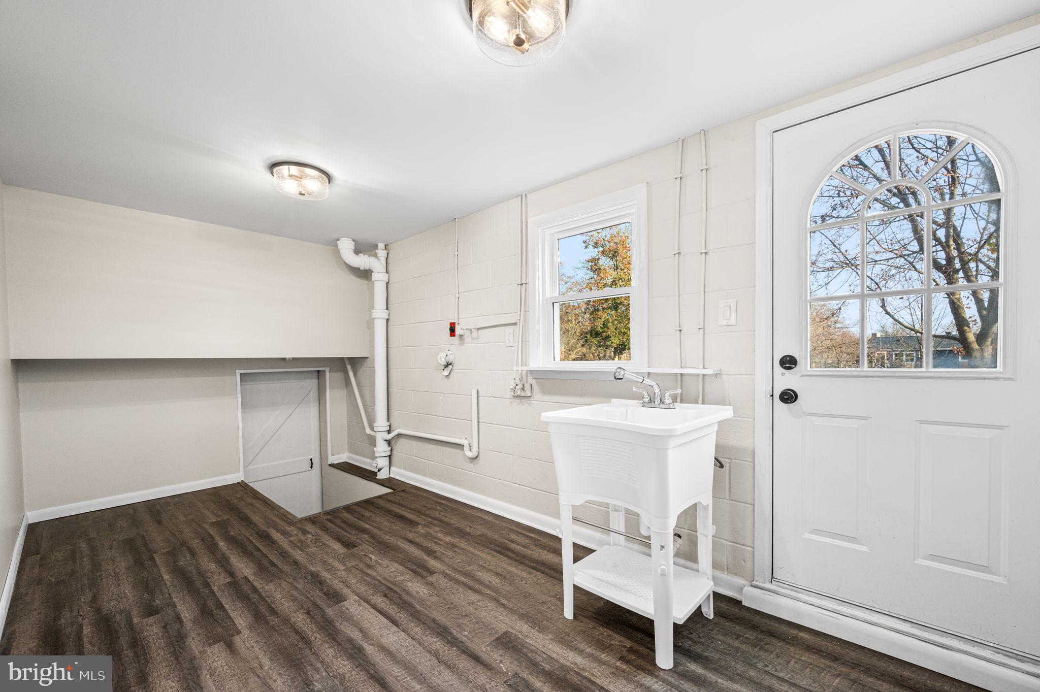 1370 Kauffman Road Pottstown, PA 19464 - Photo 25 of 43 Laundry room