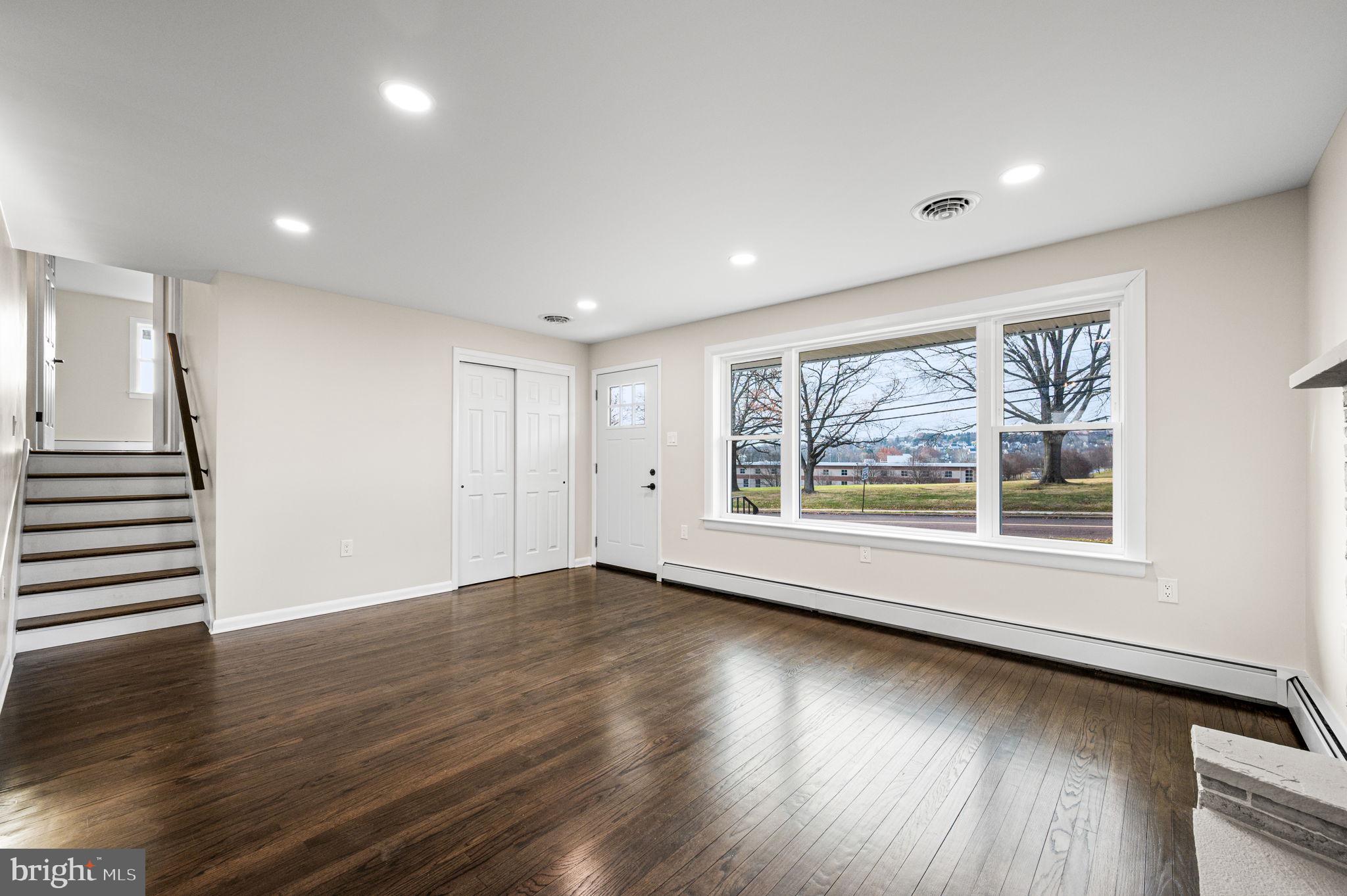 1370 Kauffman Road Pottstown, PA 19464 - Photo 7 of 43 Living room