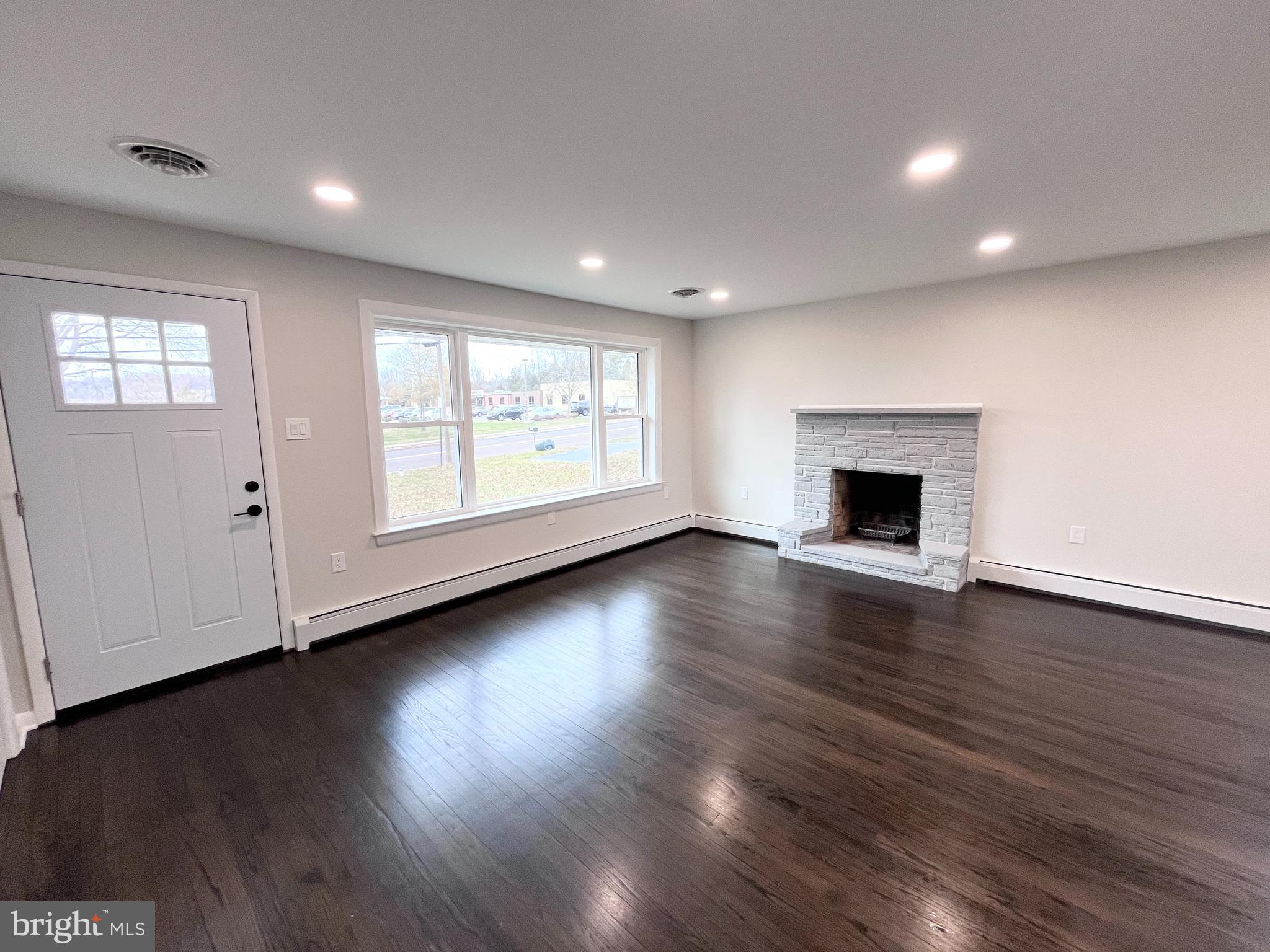 1370 Kauffman Road Pottstown, PA 19464 - Photo 8 of 43 Living room