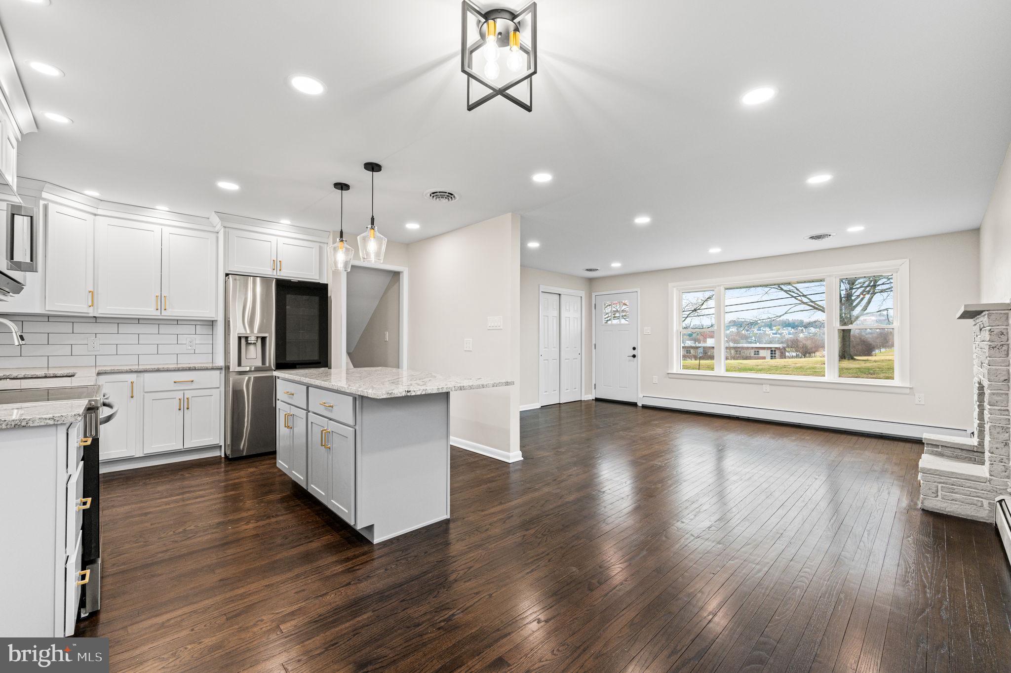 1370 Kauffman Road Pottstown, PA 19464 - Photo 10 of 43 Kitchen/Living room
