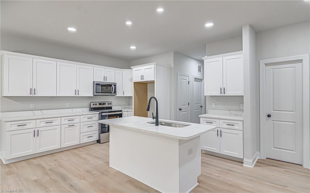 4721 Ridgefall Road Greensboro, NC 27410 - Photo 7 of 28