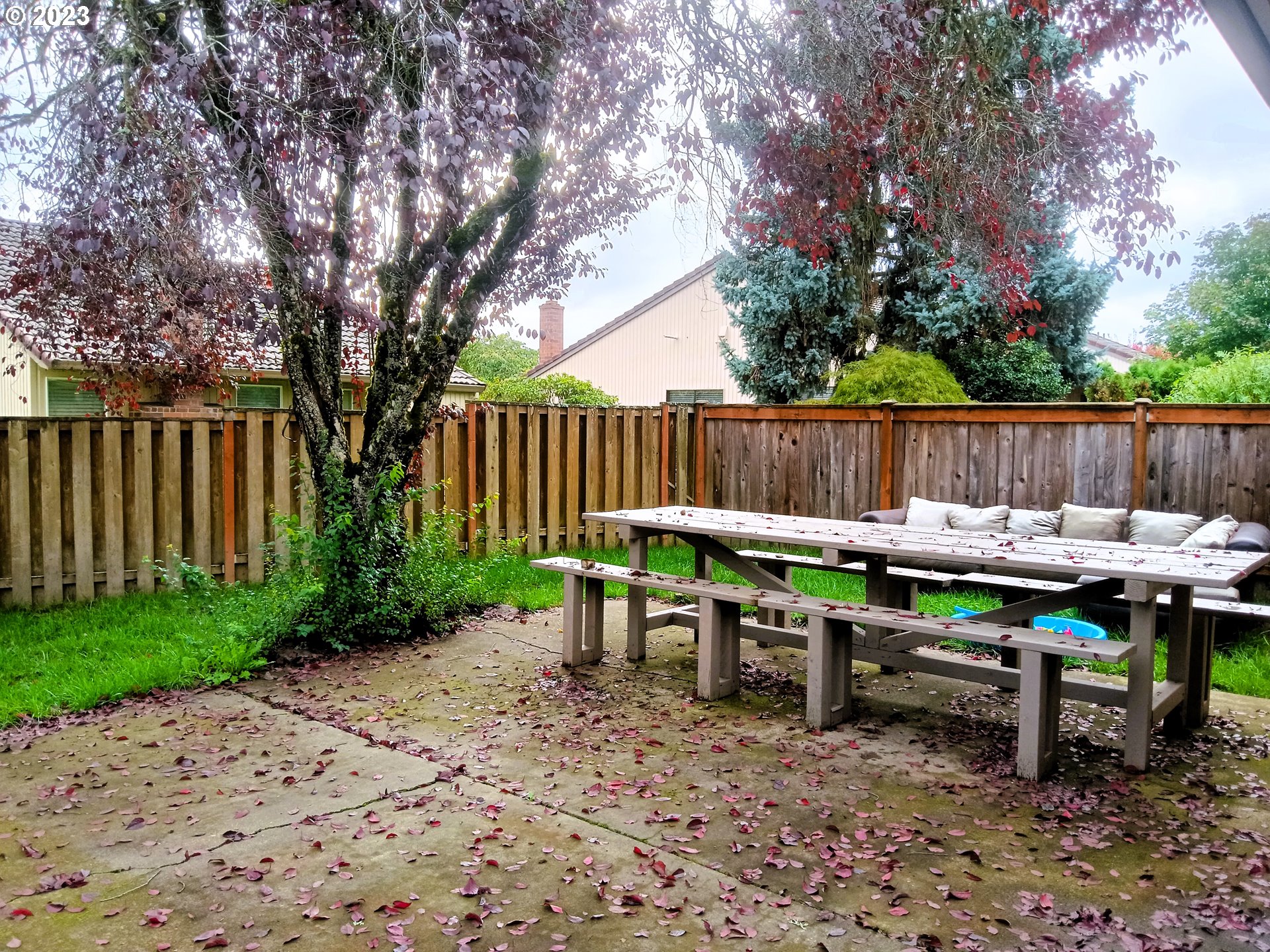 12998 Southwest Gentry Lane Beaverton, OR 97005 - Photo 8 of 22 a view of table and chairs in roof deck with wooden fence