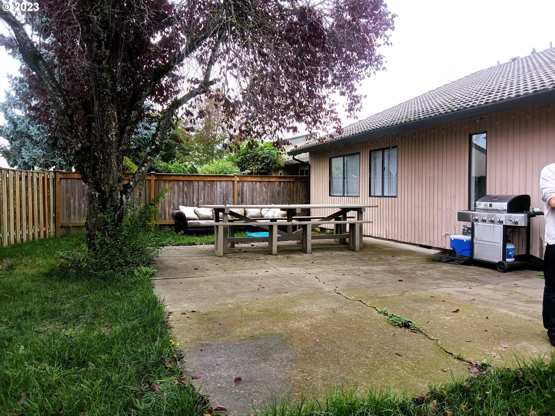 12998 Southwest Gentry Lane Beaverton, OR 97005 - Photo 9 of 22 a backyard of a house with table and chairs