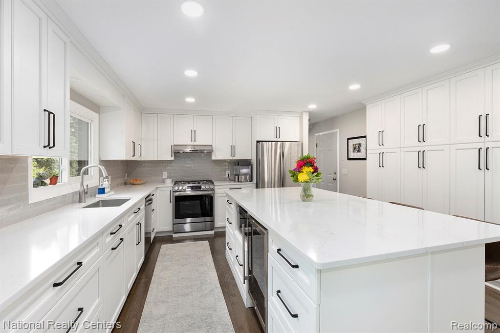 2076 Reagan Drive Rochester Hills, MI 48309 - Photo 7 of 31