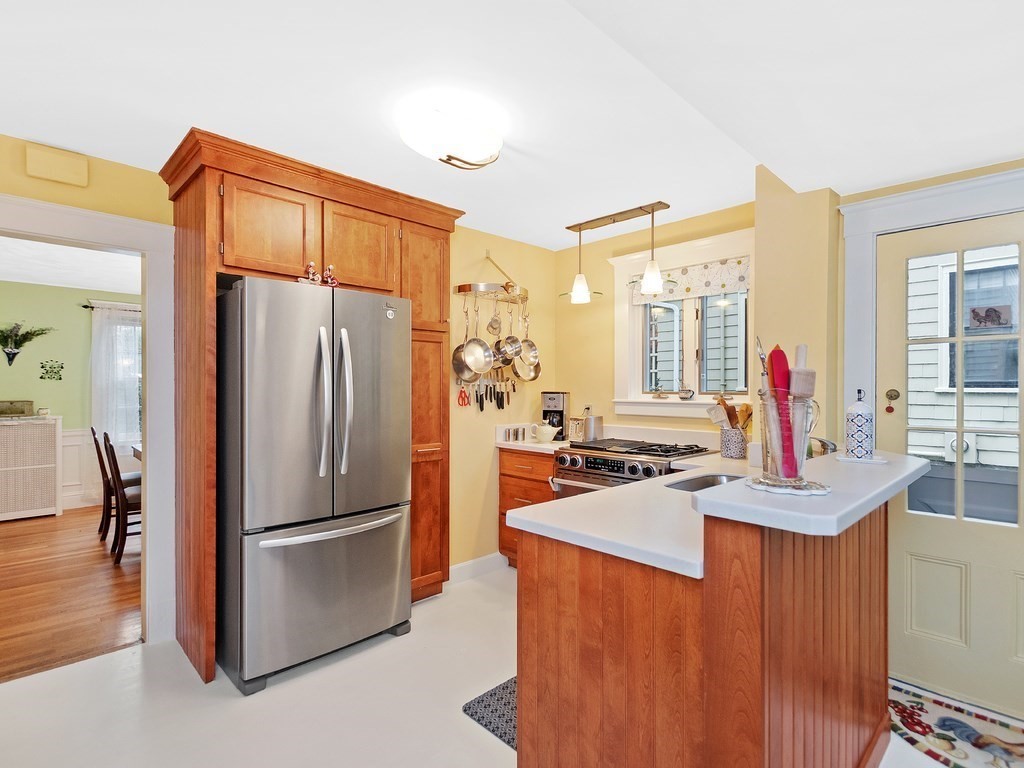 17 Virginia Road Waltham, MA 02453 - Photo 4 of 36