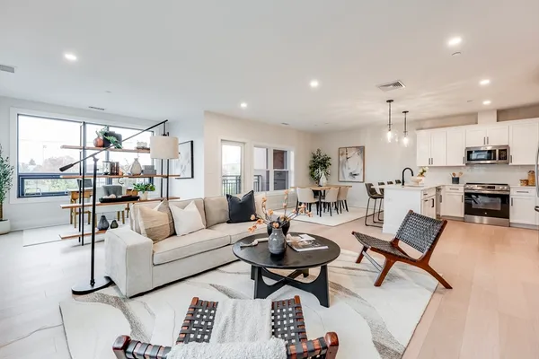 $899,900 | 62 Foundry Street, Unit 202, Wakefield, MA 01880