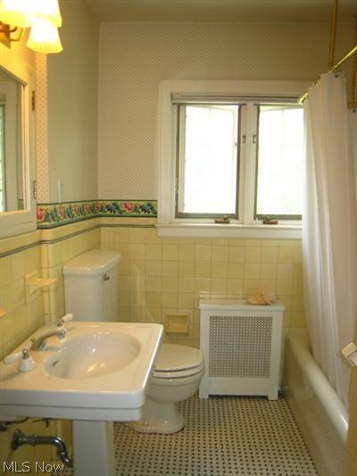 3317 Ingleside Road Shaker Heights, OH 44122 - Photo 14 of 19 Full hallway bath on 2nd floor.