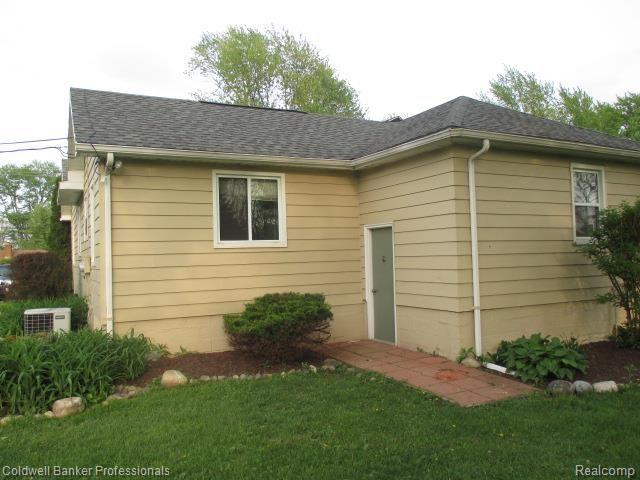 2870 Hickory Lawn Road Rochester Hills, MI 48307 - Photo 3 of 21