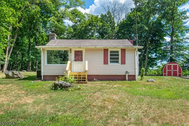 a view of front of house with a yard