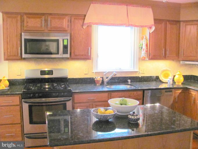 10521 Patuxent Ridge Way Laurel, MD 20723 - Photo 27 of 30 Kitchen