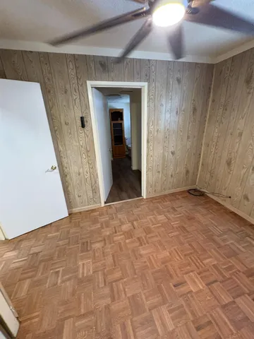 a view of a big room with closet and windows