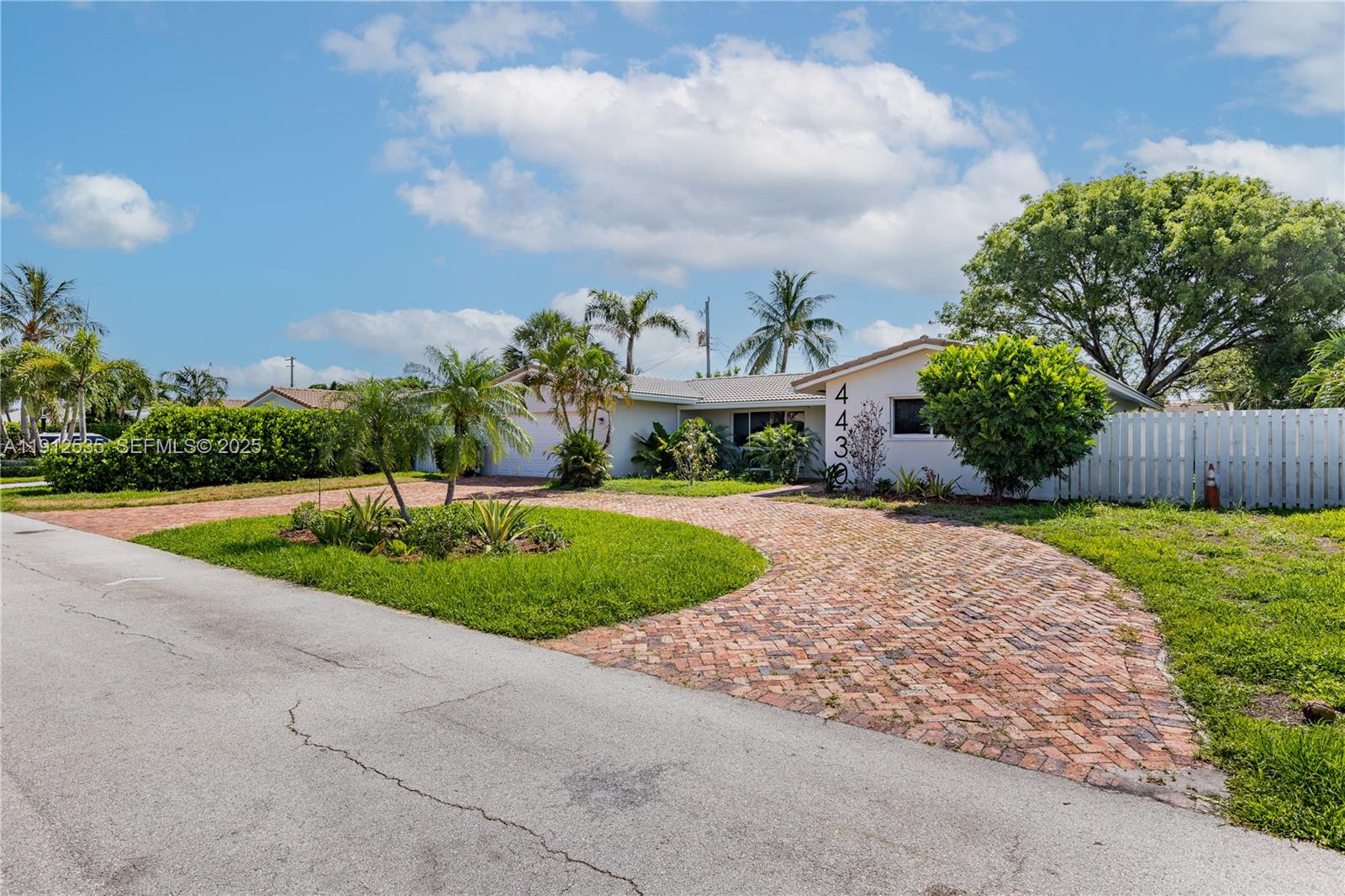 4430 Northeast 28th Terrace Lighthouse Point, FL 33064 - Photo 1 of 24 Gallery Image 1
