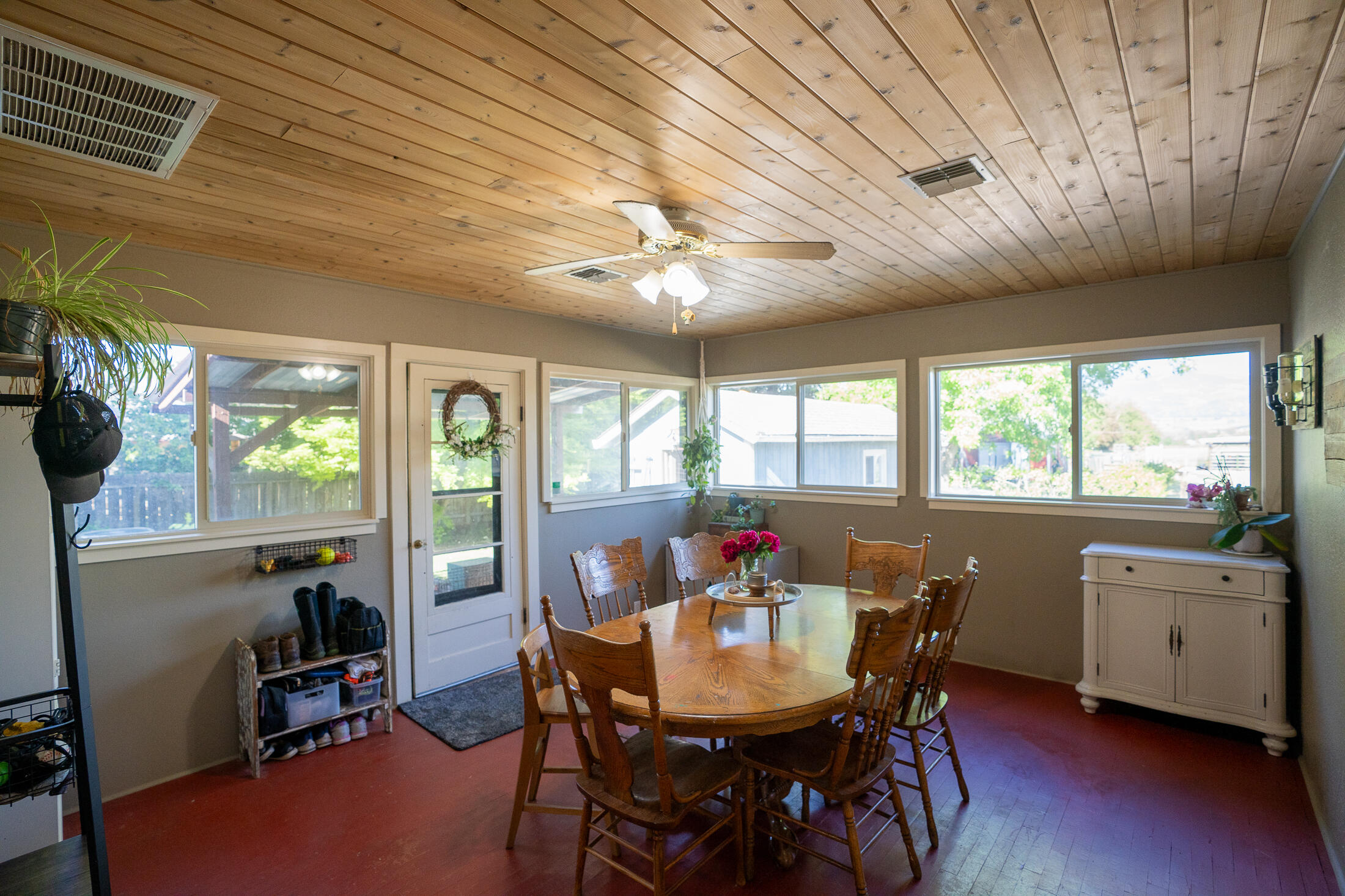 4189 Colver Road Phoenix, OR 97535 - Photo 13 of 37 013