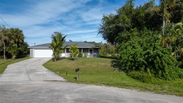 a view of outdoor space yard and porch