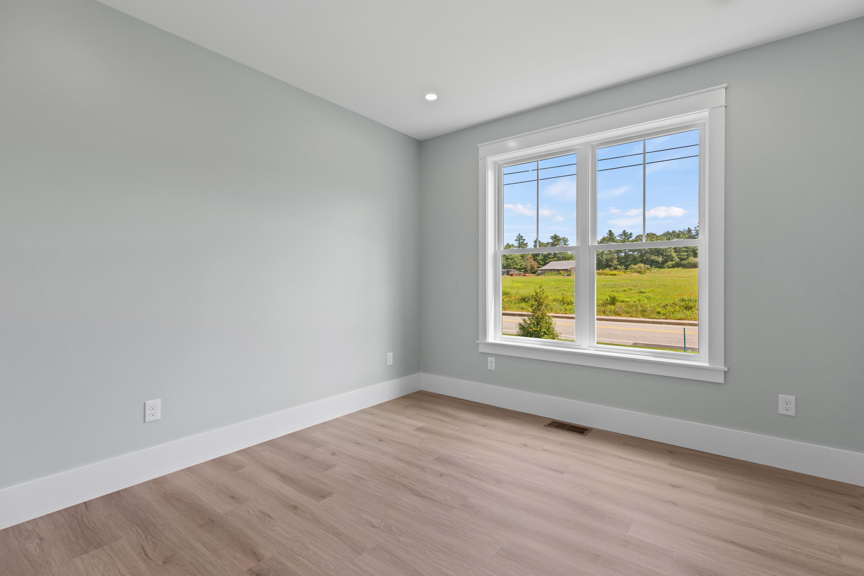 199 Thompson Road Kennebunk, ME 04043 - Photo 26 of 50 199 Thompson Kennebunk Interior-010